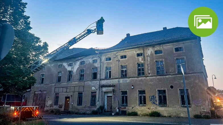 Feuerwehreinsatz am Gasthof "Schwarzer Bär" in Wiesenthal