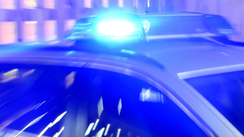 Ein betrunkener Autofahrer hat am Samstag in Freiberg einen 27 Jahre alten Motorradfahrer schwer verletzt.