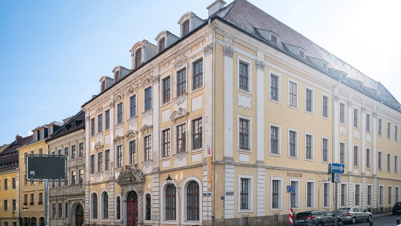 Das Barockhaus Neißstraße 30 (Bildmitte) und das Biblische Haus (links daneben) sollen über einen Durchbruch miteinander verbunden werden.