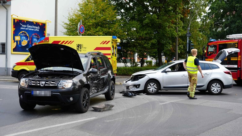 Eingeklemmte Person bei Unfall in Dresden