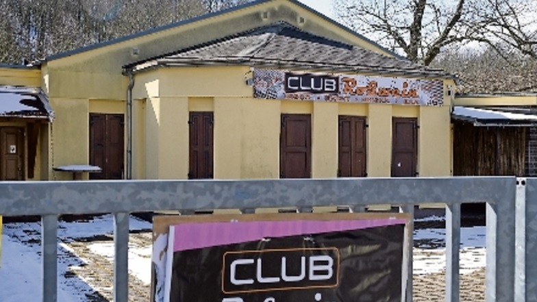 Vor dem Club Roßwein hatte es im November 2015 eine Schlägerei zwischen einer Gruppe Asylbewerbern und Deutschen gegeben. Angeklagt ist nun ein Mazedonier.