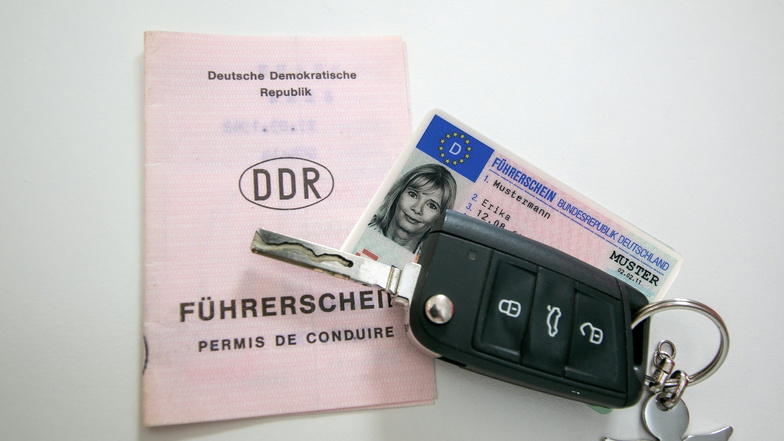 Bald muss die nächste Gruppe ihren Papierführerschein in einen EU-Karten-Führerschein umtauschen.