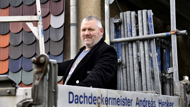 Dachdeckermeister Andreas Henker sucht einen neuen Lehrling für seinen Betrieb.