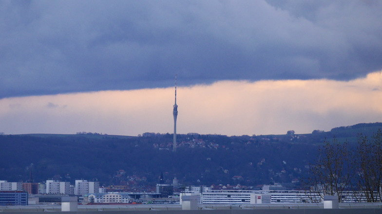 Im Februar hingen oft Regenwolken über Dresden.