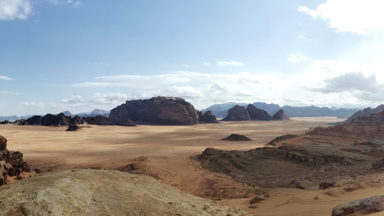 Filmfreunde, genau hingeschaut: Die Wüstenlandschaft des Wadi Rum war bereits Kulisse für mehrere Hollywood-Blockbuster. Darunter „Dune 1 und 2“, „Transformers“ oder „Königin der Wüste“.