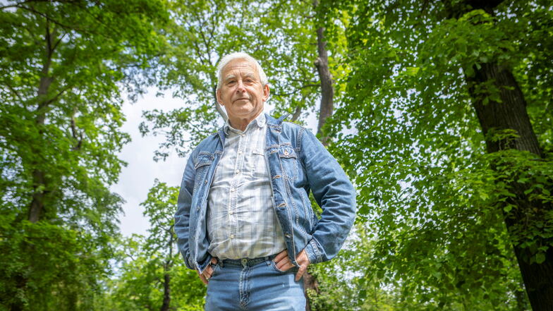 Er kennt sich mit den Pflanzen im Stadtpark bestens aus: Klaus Dünnebier ist Kreisnaturschutzbeauftragter und Vorsitzender von Pro Natura Elbe-Röder. Am Sonntag führt er durch die Anlage.