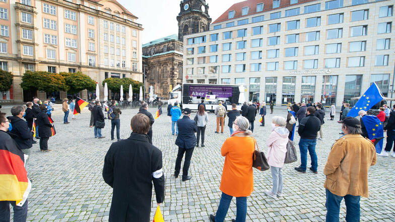 In Dresden dürfen sich nun noch weniger Menschen gleichzeitig zu einer Versammlung treffen.