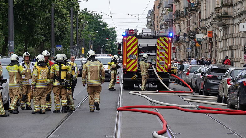 Am Mittwoch wurde die Feuerwehr Dresden zu einem Wohnungsbrand am Bischofsweg gerufen. Der Brand konnte schnell gelöscht werden.