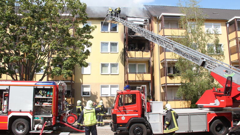 Einen der letzten Einsätze für Riesas alte Drehleiter im Jahr 2022 gab es bei einem Wohnungsbrand in Riesa-Weida. Jetzt steht sie in NRW.