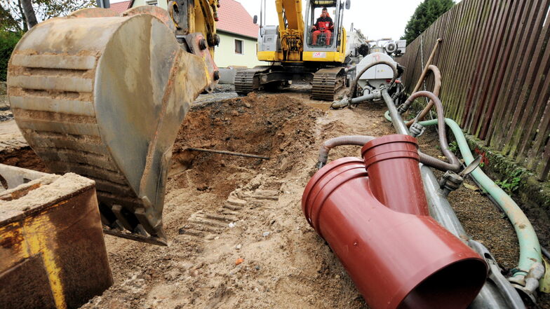 Neue Abwasserleitungen können im Zuge des Breitbandausbaus mit erfolgen. Nur sollten sie vorbereitet sein.
