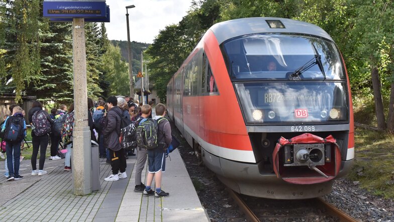 Der Bahnhof in Geising ist ein wichtiger Knotenpunkt in der Schülerbeförderung im Osterzgebirge. In letzter Zeit kamen hier Züge unpünktlich an.