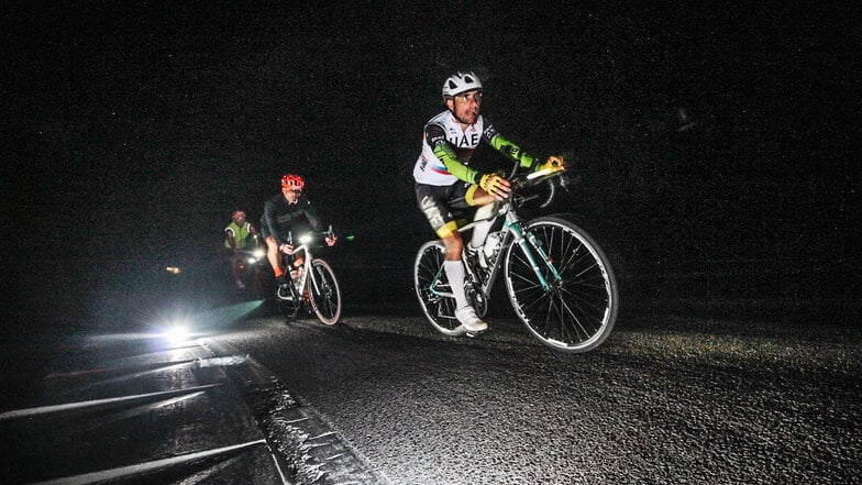 Vom adrenalingeladenen 2-Stunden-Vuelta bis zum ultraharten 24-Stunden-Radmarathon - beim  VELOFONDO BIKE FESTIVAL am Lausitzring kann jeder seine Grenzen testen.