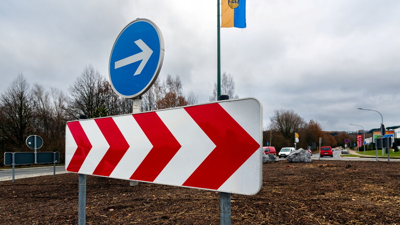 Der Kreisverkehr in Neustadt wurde leer geräumt. Was steckt dahinter?