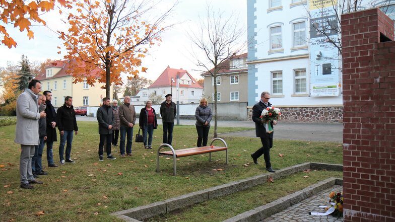 Am Dienstag gedachten unter anderem auch Vertreter der Stadtpolitik am Poppitzer Platz der Reichspogromnacht-Opfer.