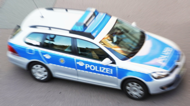 Bei einem Unfall in Königsbrück ist ein 23-jähriger Fußgänger schwer verletzt worden.