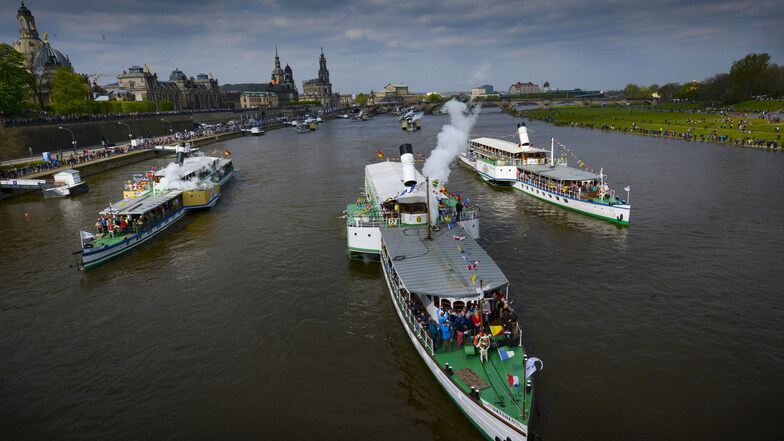 Die Dampferparade zum Stadtfest soll stattfinden, steht im neuen Fahrplan der Flotte.