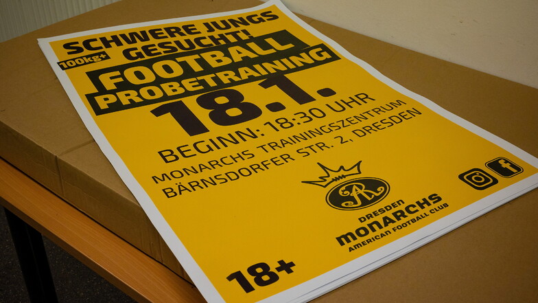 Mit diesem Plakat sprechen die Dresdner Footballer eine ganz spezielle Zielgruppe an - natürlich nur körperlich gedacht.