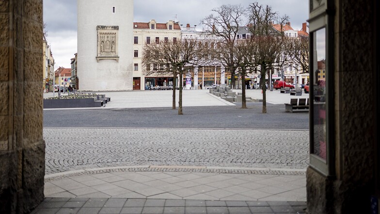 Wo sonst die meisten Bänke besetzt sind, ist am Sonnabend niemand zu sehen: der Görlitzer Marienplatz.