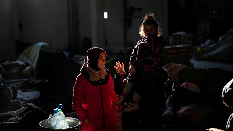 Viele Menschen sind auf der Flucht vor Konflikten in ihrer Heimat und wollen westeuropäische Länder erreichen.
