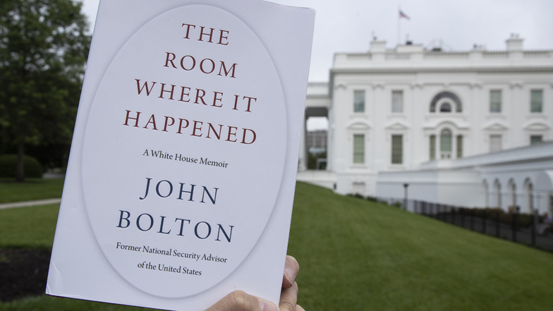 Trumps Regierung war damit gescheitert, die Veröffentlichung von Boltons Buch vor Gericht in letzter Minute zu verhindern.