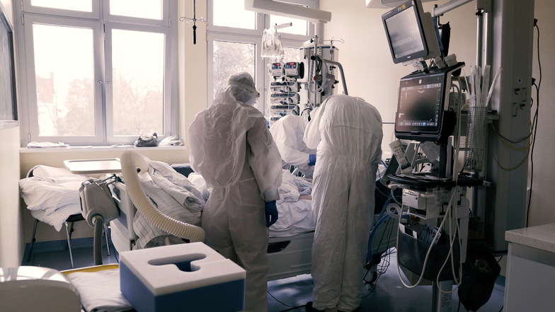 In den Kliniken im Landkreis Görlitz sind derzeit 94 Menschen wegen einer Corona-Infektion in stationärer Behandlung.