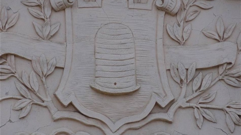 Der Bienenkorb als Logen-Sinnbild an der Kohlbergstraße Nr. 12.