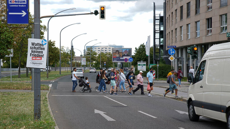 Diese Fußgängerampel an der Budapester Straße in Dresden war aus, als ein Junge von einem Auto überfahren wurde. Hätte sie das Kind schützen und den Autofahrer stoppen können?