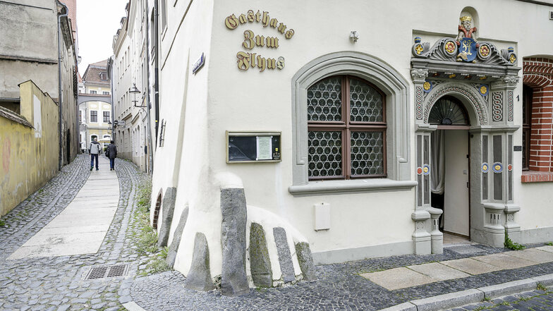 Das frühere Gasthaus zum Flyns direkt hinter dem Görlitzer Rathaus wird am 19. März versteigert.