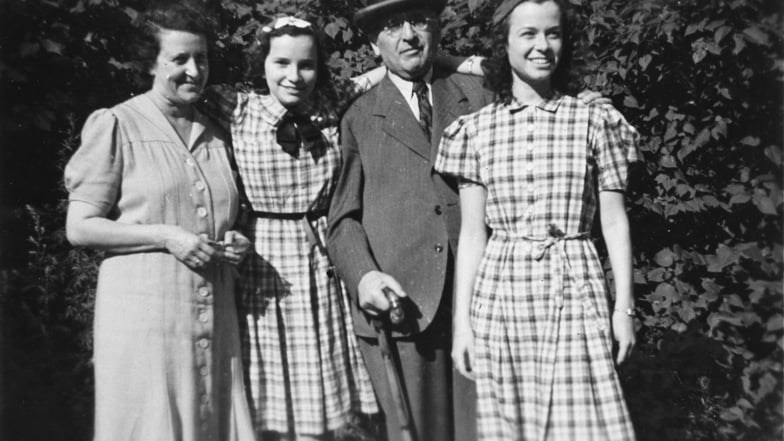 Bianca, Ursula, Walter und Gerti Totschek 1939. Kurz nach Aufnahme des Bildes gelangte Ursula Totschek mit einem Kindertransport nach England.