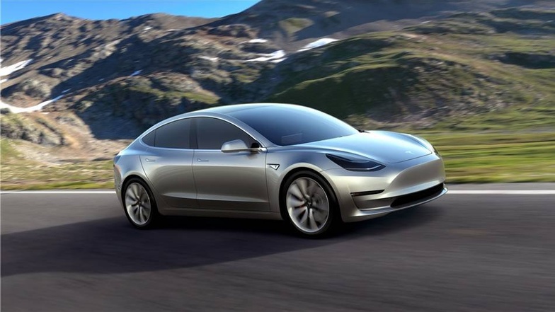Tesla-Wagen gibt es derzeit 25 in der Stadt. Der US-Elektropionier wirbt zwar mit einer Reichweite von 400 Kilometern, ist aber mit rund 70.000 Euro für die Basisversion nicht ganz billig.