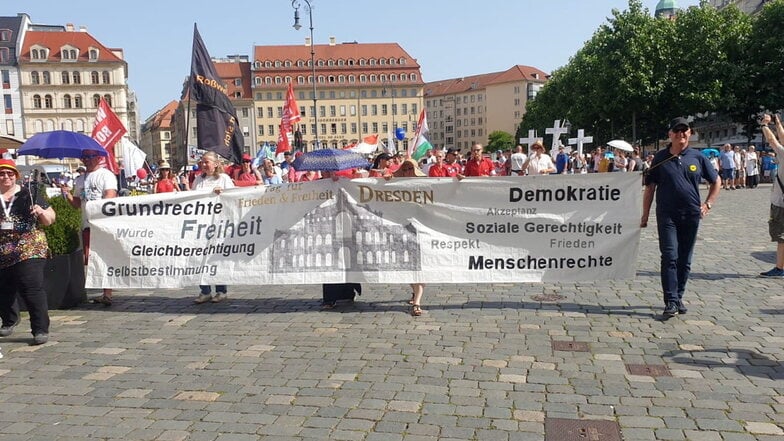 Mehrere Demonstrationszüge liefen am Samstag durch Dresden.