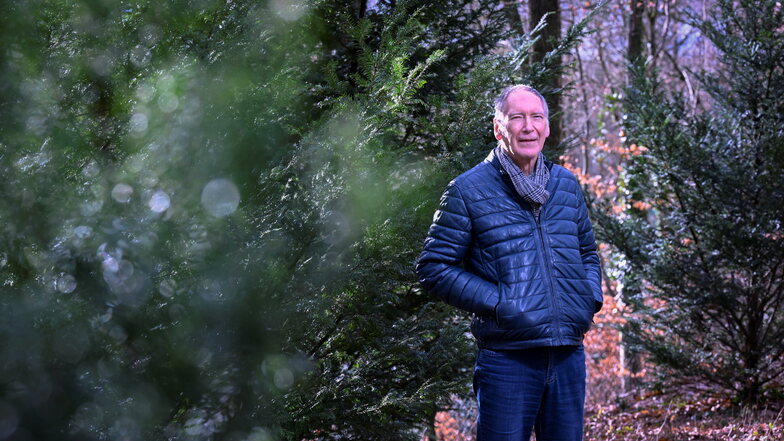 "Wer soll das verstehen?": Konrad Oeser sieht auf seinem Grundstück im Moritzburger Ortsteil Friedewald das potenzielle Bauland vor lauter Bäumen nicht.