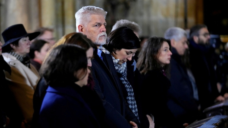 Tschechien Präsident Petr Pavel nimmt an einer Gedenkfeier für die Opfer der Schusswaffenattacke teil.