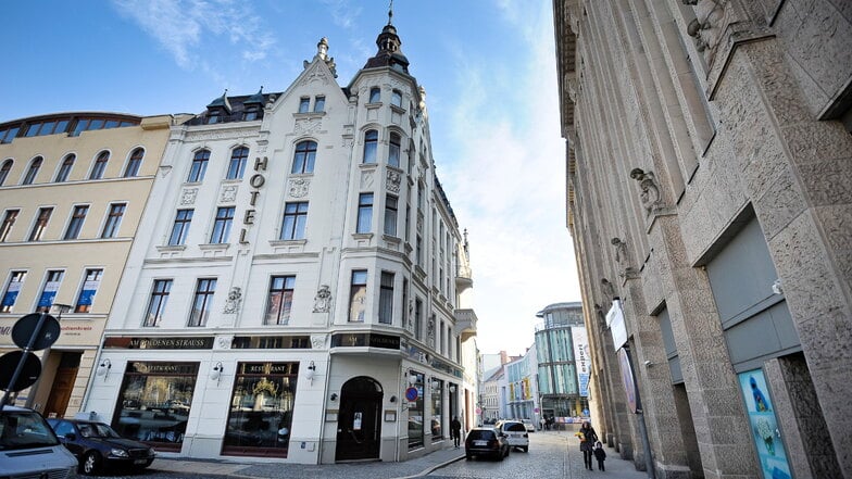 Das Stadthotel "Zum Goldenen Strauss" befindet sich gleich neben dem Kaufhaus in der Görlitzer Innenstadt.