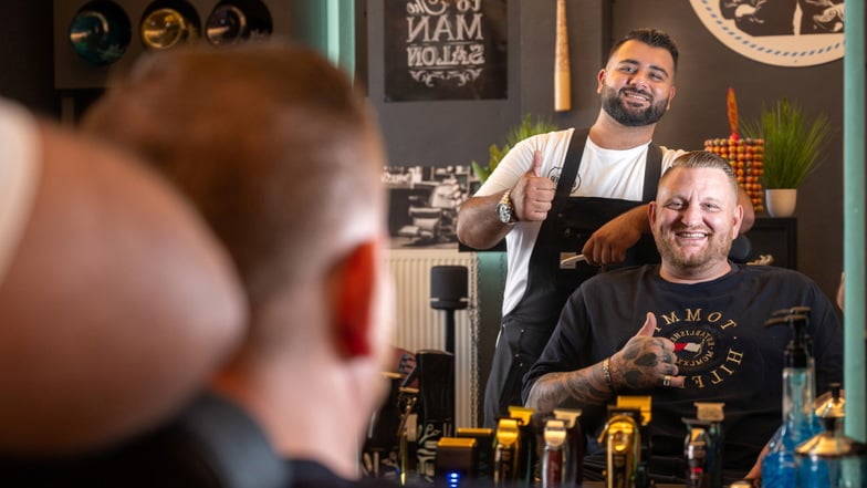 Idris Yildirim und Roman Fröschl haben in Radeberg eine Marktlücke erkannt und einen Barber Shop eröffnet.