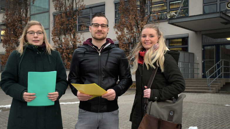 Annemarie Schröder (links), Max Weißenfels und Jule Räcke haben am 1. Februar ihre Arbeit am Harthaer Martin-Luther-Gymnasium begonnen.