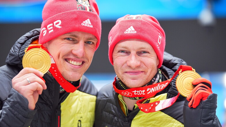 Zusammen haben sie drei Olympiasiege eingefahren, und nun teilen Thorsten Margis (links) und Francesco Friedrich auch die Ehre des Fahnenträgers.