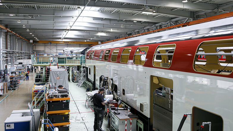 Produktion eines Doppelstockzuges für die Schweiz im Görlitzer Bombardierwerk.