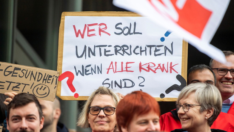 In Berlin hatte die GEW zu einem Warnstreik aufgerufen, weil viele Lehrkräfte wegen der Belastung in den Schulen um ihre Gesundheit fürchten.
