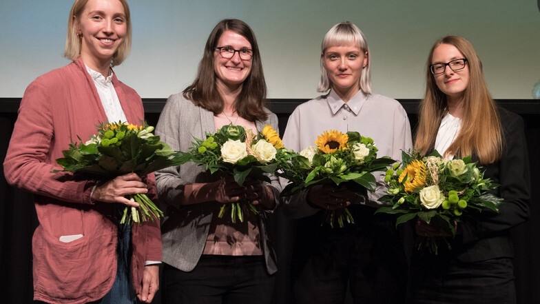 Anja Reusch (r.) wurde mit dem Saxonia Woman Award ausgezeichnet. Mit ihr geehrt wurden Lina Peters (v. l.) 2. Platz), Karin Lampesberger (3. Platz) und Carolin Scholl (3. Platz).
