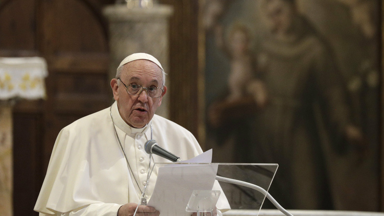 Papst Franziskus befürwortet nun offiziell eheähnliche Partnerschaften von Homosexuellen.