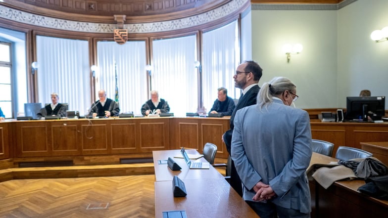 Wegen Betrugs und Bestechlichkeit hat das Landgericht Leipzig den früheren MDR-Unterhaltungschef Udo Foht zu einem Jahr und drei Monaten auf Bewährung verurteilt.