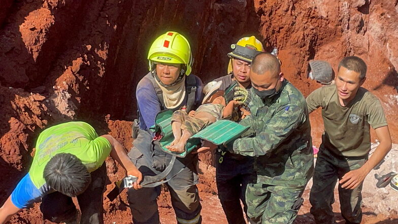 Kleinkind aus tiefem Bohrloch in Thailand gerettet