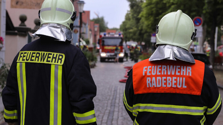 Die Radebeuler Feuerwehr im Einsatz.