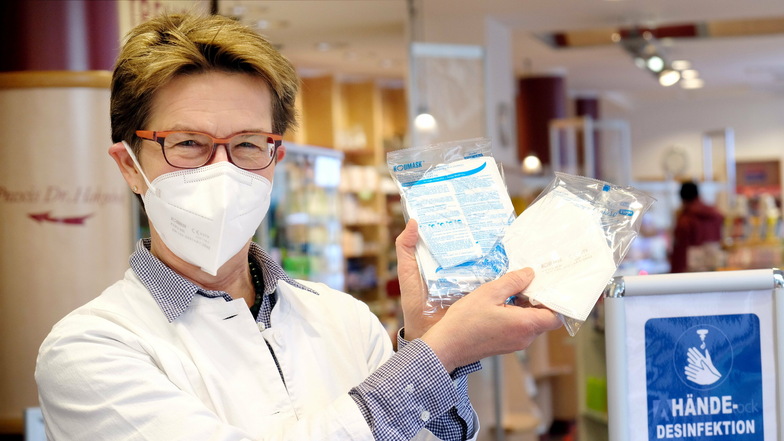 Bislang soll sich jeder seine medizinische Maske selbst besorgen - etwa in der Moritz-Apotheke in Meißen (Foto).
