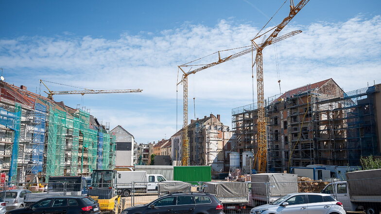 Links die Baustelle Salomonstraße, rechts die Berliner: In der Mitte soll der Erweiterungsbau entstehen.