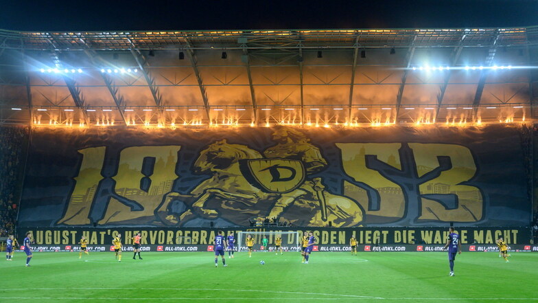 Pyrotechnik: Dynamo Dresden muss 17.500 Euro Strafe zahlen