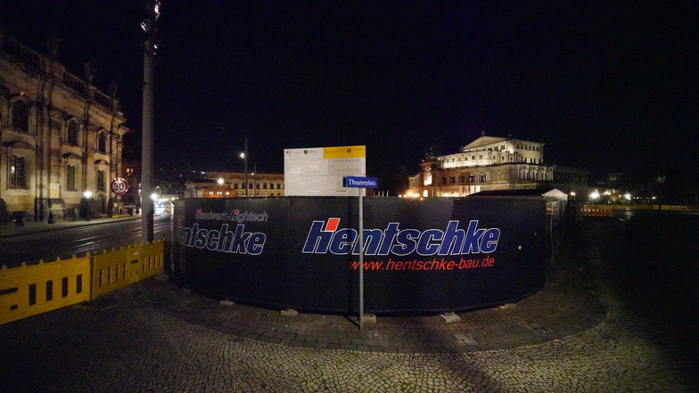 Diese Kreuzung am Theaterplatz ist jetzt monatelang gesperrt. Dieser Altstädter Anschluss der Augustusbrücke soll ausgebaut werden. 