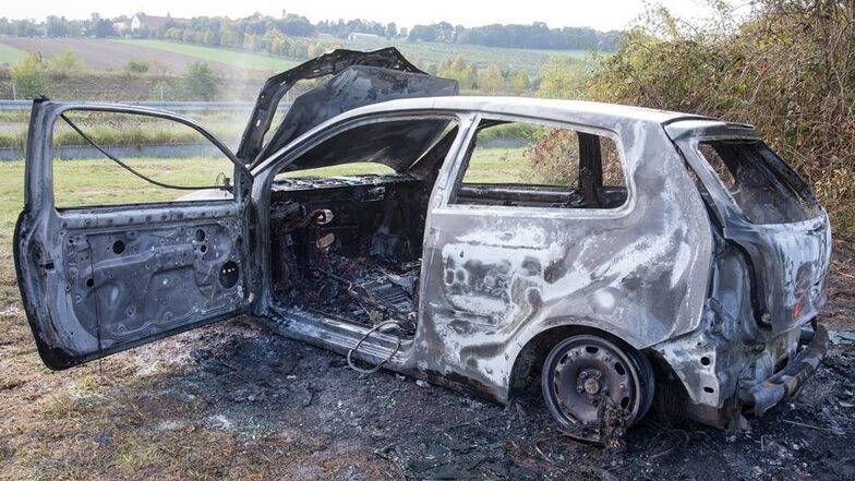 Melsungen: Fahrersitz eines 20 Jahre alten VW-Polo brennt 