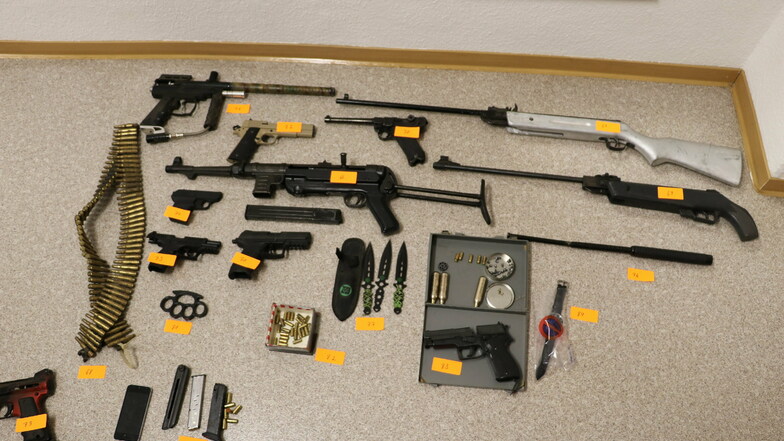 Diese Waffen wurden in einer Gartenanlage in Weißwasser gefunden.